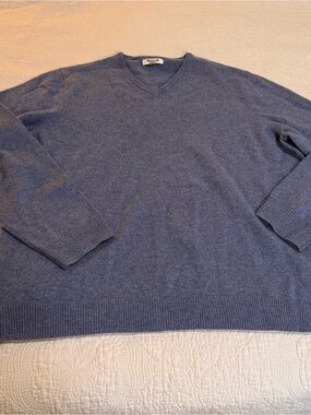 Classic Men's V-Neck Sweater  Lambswool - Blue